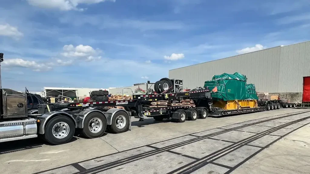 Faymonville StreetMAX with green and yellow load